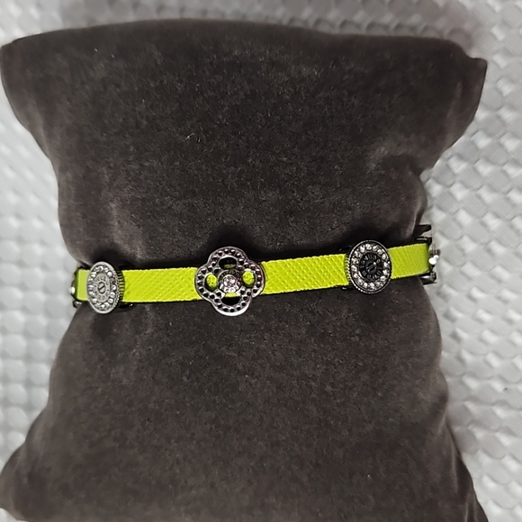HENRI BENDEL NEON GREEN LEATHER & STUD BRACLET - Picture 1 of 8